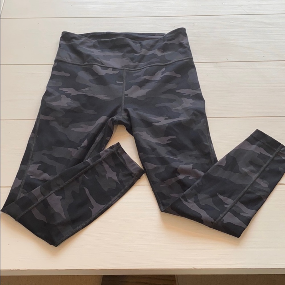 Athleta ultimate 7/8 tight in camo